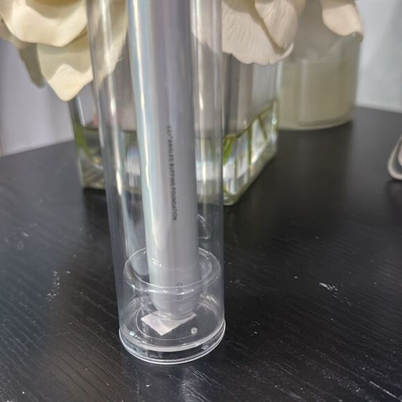 IT Cosmetics CC+ Angled Buffing Foundation Brush- Discontinued! Airbrush finish - Picture 4 of 4